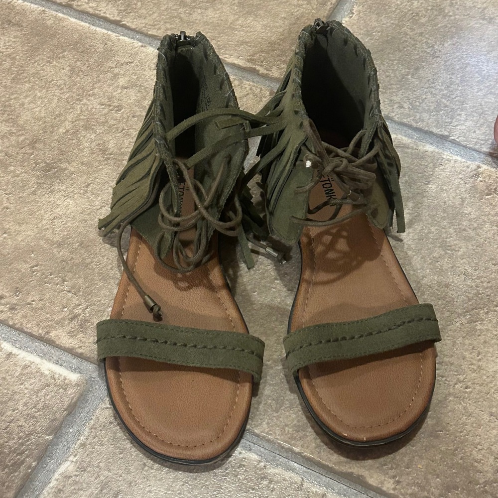 Minnetonka Olive Green Suede Fringe Lace Up Gladiator Sandals Womens 9